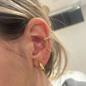 Ear cuff with chain